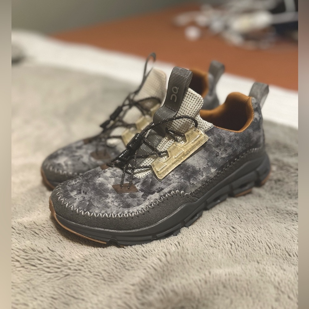 On Cloudaway Sneaker in color ICE/ECLIPSE